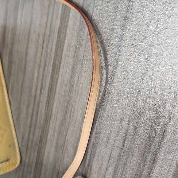 HP! LOUIS VUITTON Monogram Vernis Mott- Yellow with Blue Interior - Picture 12 of 13